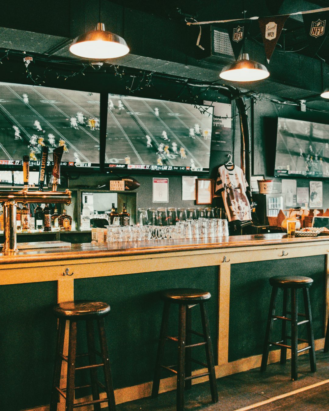 Screens behind the bar